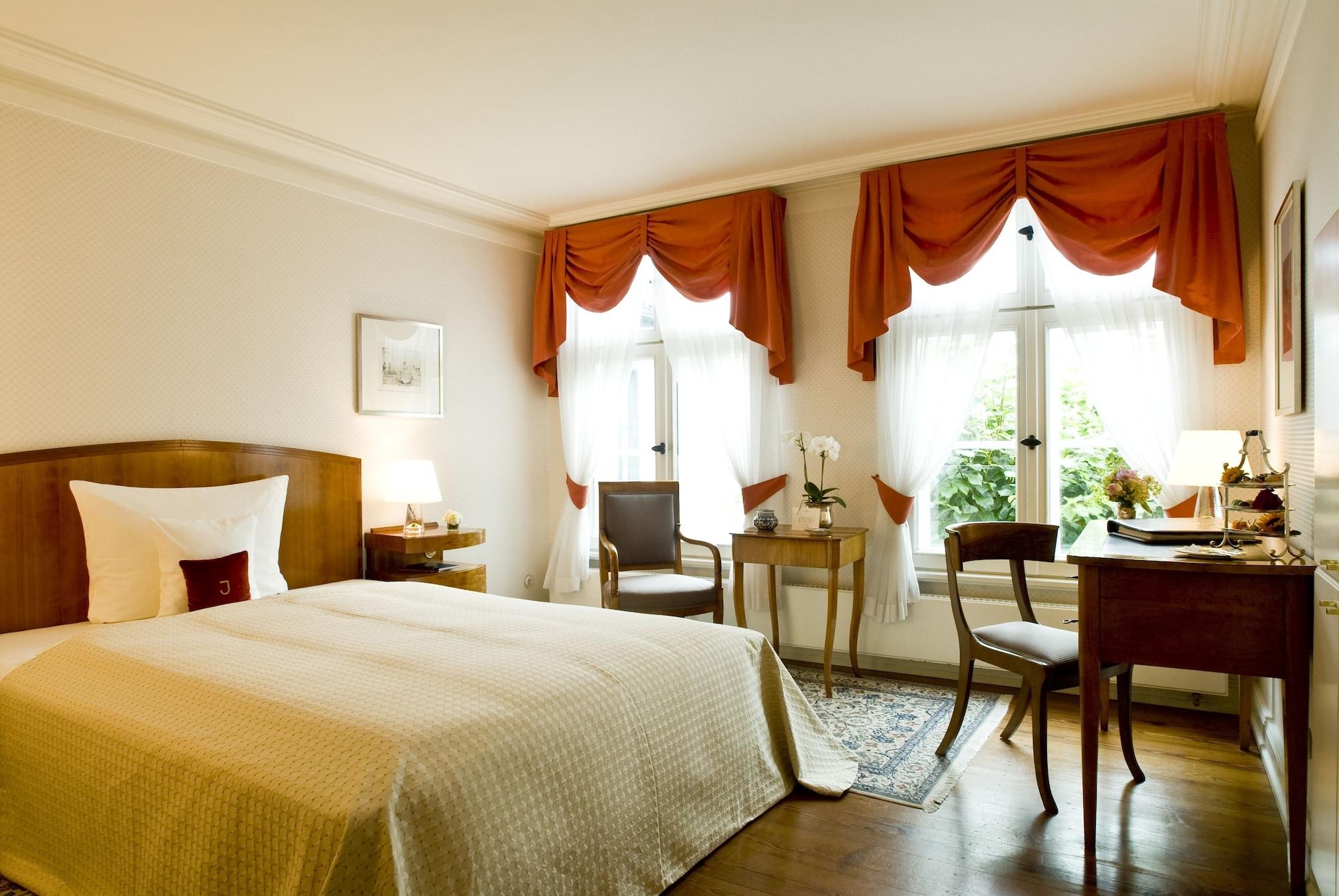 Hotel Louis C. Jacob Хамбург Екстериор снимка A room at the Hotel de Saxe