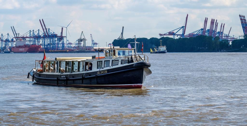 Hotel Louis C. Jacob Хамбург Екстериор снимка The port of Hamburg